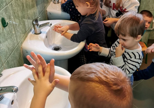 Biedroneczki w praktyce utrwalają zasady mycia rąk
